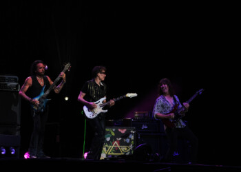 SATCHVAI «Surfing with the Hydra Tour»
