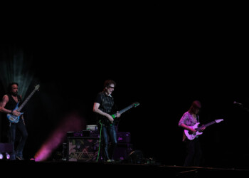SATCHVAI «Surfing with the Hydra Tour»